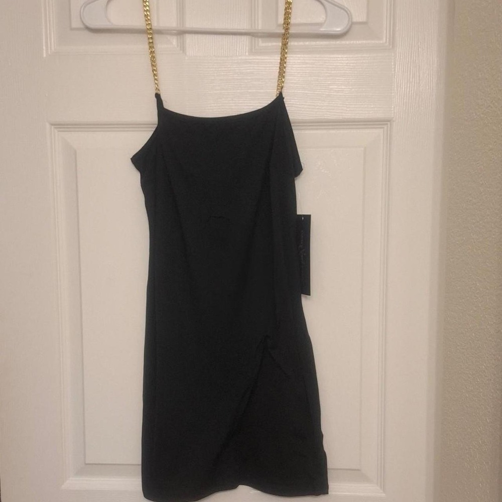 Black top gold chain
